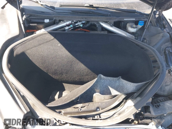 2015 Tesla Model S 85D with VIN 5YJSA1H25FFP70562, listed as a IAAI auction lot 41787957 with 177,688 mi miles. Bid and sale history available at carsss.com. Image 10.