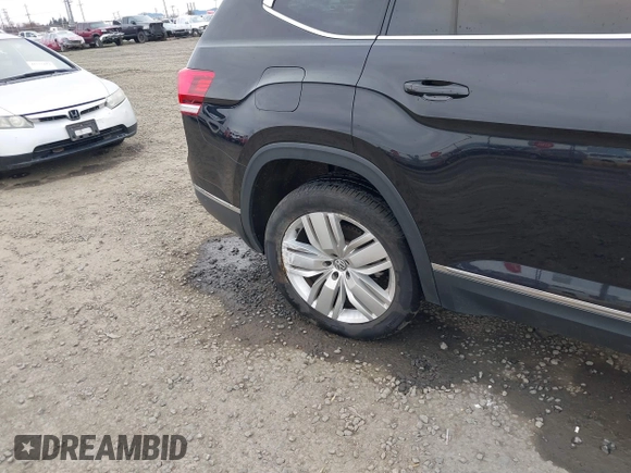 2018 Volkswagen Atlas SEL Premium z VIN 1V2NR2CAXJC554740, wystawiony jako IAAI lot #41773681 z przebiegiem 83 296 mil mil oraz . Historia ofert i sprzedaży dostępna na DreamBid. Obrazek 6.