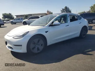 2021 Tesla Model 3 Standard Range Plus z VIN 5YJ3E1EA0MF017524, wystawiony jako Copart lot #58315415 z przebiegiem 25 099 mil mil oraz Szkody całkowita. Historia ofert i sprzedaży dostępna na DreamBid. Obrazek 1.