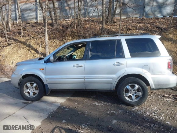 2006 Honda Pilot EX-L with RES with VIN 5FNYF28696B013992, listed as a IAAI auction lot 41853969 with 258,069 mi miles. Bid and sale history available at carsss.com. Image 15.