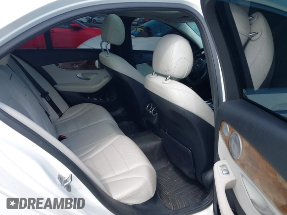 2015 Mercedes-Benz C 300 Luxury z VIN 55SWF4KB0FU010485, wystawiony jako IAAI lot #42773611 z przebiegiem 91 343 mil mil oraz . Historia ofert i sprzedaży dostępna na DreamBid. Obrazek 8.