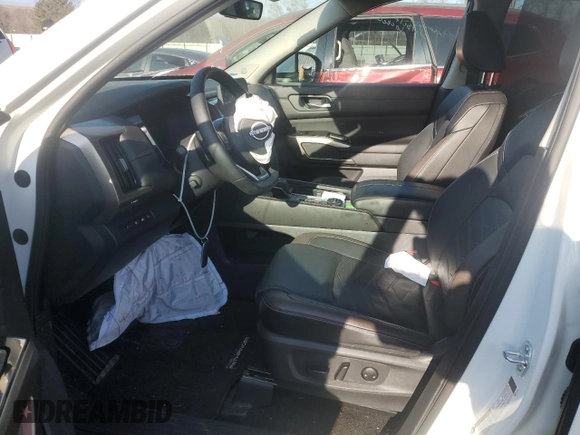 2024 Nissan Pathfinder Platinum z VIN 5N1DR3DK2RC270990, wystawiony jako Copart lot #42696615 z przebiegiem 5 662 mil mil oraz Szkoda całkowita • Salvage title. Historia ofert i sprzedaży dostępna na DreamBid. Obrazek 7.