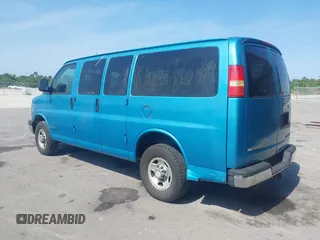 2005 Chevrolet Express Passenger z VIN 1GAHG35U651196998, wystawiony jako IAAI lot #42306716 z przebiegiem 206 975 mil mil oraz . Historia ofert i sprzedaży dostępna na DreamBid. Obrazek 3.