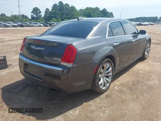 2019 Chrysler 300 Limited z VIN 2C3CCAEG8KH534284, wystawiony jako IAAI lot #42390324 z przebiegiem 99 544 mil mil oraz . Historia ofert i sprzedaży dostępna na DreamBid. Obrazek 4.