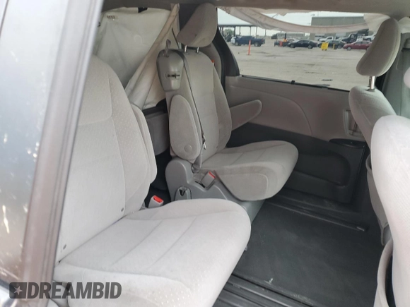2020 Toyota Sienna LE Auto Access Seat с VIN 5TDKZ3DC1LS050976, выставлен на аукционе Copart как лот 55835635 с пробегом 76 450 миль миль и Списание • Salvage title. История ставок и продаж доступна на DreamBid. Изображение 11.