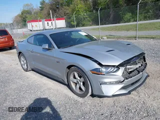 2018 Ford Mustang EcoBoost z VIN 1FA6P8TH1J5175096, wystawiony jako IAAI lot #42138922 z przebiegiem 74 475 mil mil oraz . Historia ofert i sprzedaży dostępna na DreamBid. Obrazek 1.