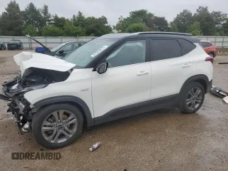 2023 Kia Seltos S z VIN KNDEUCAA6P7412900, wystawiony jako Copart lot #57625615 z przebiegiem 23 085 mil mil oraz Szkoda całkowita • Salvage title. Historia ofert i sprzedaży dostępna na DreamBid. Obrazek 1.
