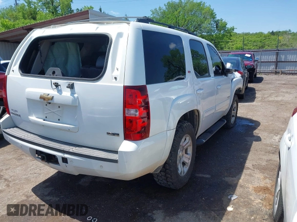 2010 Chevrolet Tahoe LT z VIN 1GNUKBE09AR176081, wystawiony jako IAAI lot #42085905 z przebiegiem 349 312 mil mil oraz . Historia ofert i sprzedaży dostępna na DreamBid. Obrazek 4.