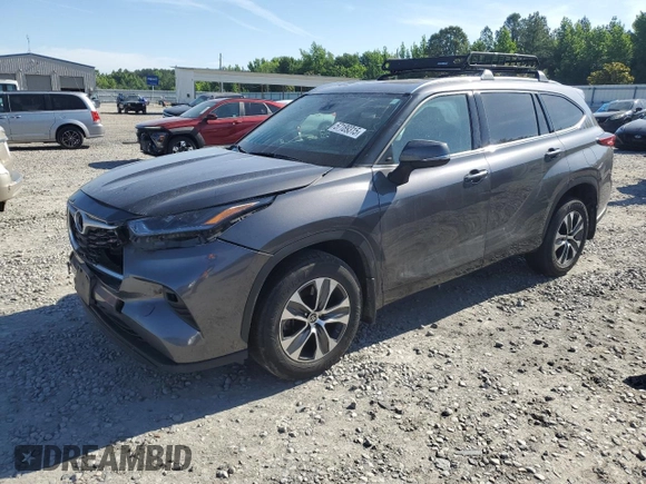 2021 Toyota Highlander XLE z VIN 5TDGZRBH5MS529734, wystawiony jako Copart lot #57189315 z przebiegiem 117 913 mil mil oraz Szkoda całkowita • Salvage title. Historia ofert i sprzedaży dostępna na DreamBid. Obrazek 1.