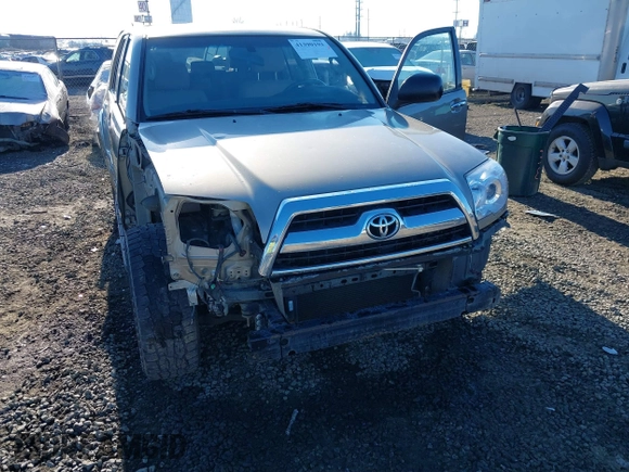 2006 Toyota 4Runner SR5 z VIN JTEBU14R660081036, wystawiony jako IAAI lot #41390193 z przebiegiem 242 999 mil mil oraz . Historia ofert i sprzedaży dostępna na DreamBid. Obrazek 6.