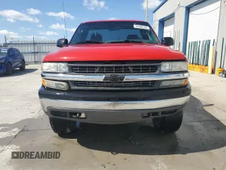 2002 Chevrolet Silverado 1500 LS with VIN 1GCEK14V52Z252823, listed as a Copart auction lot 52438145 with 219,028 mi miles and Salvage Title. Bid and sale history available at DreamBid. Image 5.