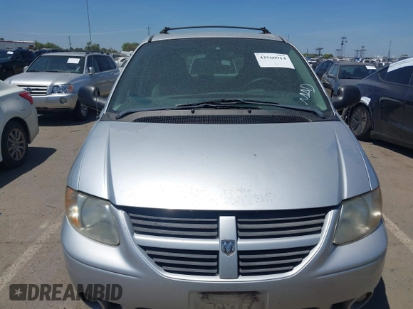 2005 Dodge Caravan SXT with VIN 2D4GP44L55R374299, listed as a IAAI auction lot 42560914 with 237,568 mi miles and . Bid and sale history available at DreamBid. Image 6.