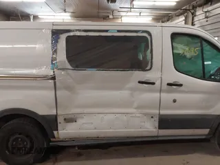 2016 Ford Transit Cargo z VIN 1FTYE1YM1GKB30742, wystawiony jako IAAI lot #41357645 z przebiegiem 240 747 mil mil oraz . Historia ofert i sprzedaży dostępna na DreamBid. Obrazek 14.