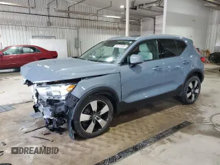 2020 Volvo XC40 Momentum z VIN YV4162UK4L2200587, wystawiony jako Copart lot #55737555 z przebiegiem 32 785 mil mil oraz Szkody całkowita. Historia ofert i sprzedaży dostępna na DreamBid. Obrazek 1.