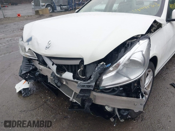 2012 Mercedes-Benz C-Class C 300 Sport with VIN WDDGF8BB3CA692642, listed as a IAAI auction lot 41941313 with 119,021 mi miles. Bid and sale history available at carsss.com. Image 6.