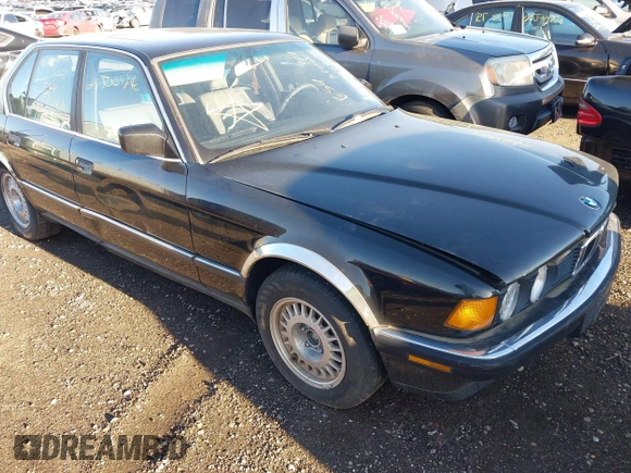 1988 BMW 7 Series z VIN WBAGB4318J3209844, wystawiony jako IAAI lot #42133230 z przebiegiem Nie podano mil oraz . Historia ofert i sprzedaży dostępna na DreamBid. Obrazek 6.