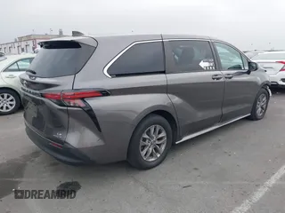 2022 Toyota Sienna LE z VIN 5TDKRKEC1NS099302, wystawiony jako IAAI lot #42243486 z przebiegiem 209 339 mil mil oraz . Historia ofert i sprzedaży dostępna na DreamBid. Obrazek 4.