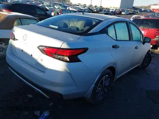 2024 Nissan Versa S z VIN 3N1CN8DV8RL866194, wystawiony jako IAAI lot #41420972 z przebiegiem 23 000 mil mil oraz . Historia ofert i sprzedaży dostępna na DreamBid. Obrazek 4.