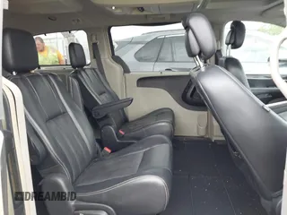 2011 Chrysler Town & Country Touring L z VIN 2A4RR8DG6BR677303, wystawiony jako IAAI lot #42168348 z przebiegiem 237 886 mil mil oraz . Historia ofert i sprzedaży dostępna na DreamBid. Obrazek 8.