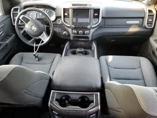 2021 Ram 1500 Big Horn z VIN 1C6RREFG5MN814952, wystawiony jako Copart lot #74951324 z przebiegiem 32 970 mil mil oraz Nie do naprawy • Non repairable. Historia ofert i sprzedaży dostępna na DreamBid. Obrazek 8.
