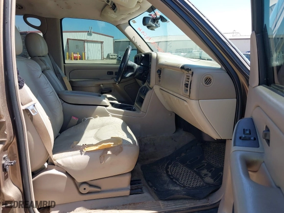 2004 Chevrolet Tahoe LT with VIN 1GNEC13Z04R118619, listed as a IAAI auction lot 42037638 with 234,472 mi miles. Bid and sale history available at carsss.com. Image 5.