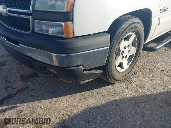 2005 Chevrolet Silverado 1500 LS z VIN 2GCEC13T851362243, wystawiony jako IAAI lot #41473828 z przebiegiem 278 628 mil mil oraz . Historia ofert i sprzedaży dostępna na DreamBid. Obrazek 6.