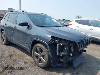 2017 Jeep Cherokee Latitude with VIN 1C4PJLCB7HW507397, listed as a IAAI auction lot 42382161 with 87,359 mi miles and . Bid and sale history available at DreamBid. Image 1.
