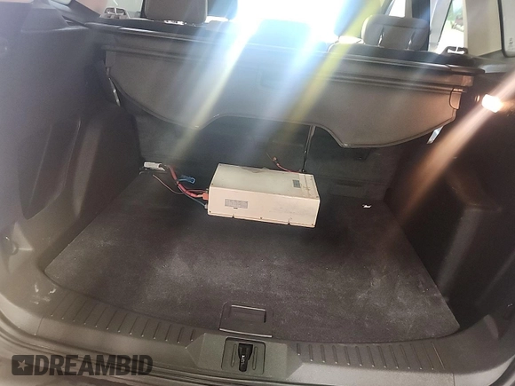 2014 Ford Escape SE z VIN 1FMCU9GX7EUC02600, wystawiony jako IAAI lot #42570755 z przebiegiem 86 871 mil mil oraz . Historia ofert i sprzedaży dostępna na DreamBid. Obrazek 1.