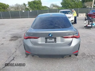 2024 BMW i4 eDrive35 z VIN WBY43AW00RFT13208, wystawiony jako IAAI lot #41191478 z przebiegiem 9 638 mil mil oraz . Historia ofert i sprzedaży dostępna na DreamBid. Obrazek 16.
