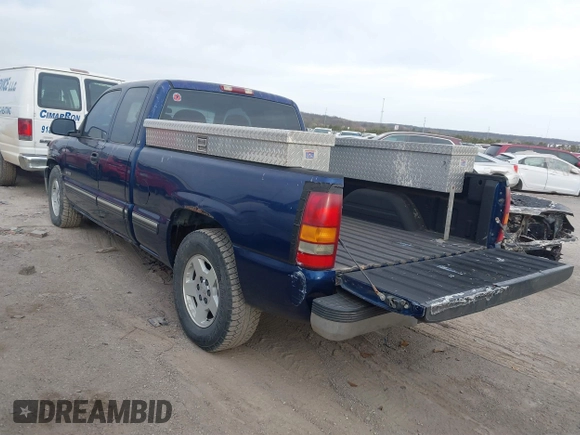 2000 Chevrolet Silverado 1500 LS with VIN 2GCEC19T5Y1385913, listed as a IAAI auction lot 41823096 with 248,219 mi miles. Bid and sale history available at carsss.com. Image 3.