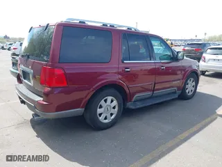 2004 Lincoln Navigator Luxury with VIN 5LMFU28R14LJ15068, listed as a IAAI auction lot 42078597 with 150,294 mi miles. Bid and sale history available at carsss.com. Image 4.