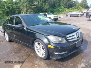 2012 Mercedes-Benz C 300 Sport с VIN WDDGF8BB6CR207945, выставлен на аукционе IAAI как лот 42394613 с пробегом 232 233 миль миль и . История ставок и продаж доступна на DreamBid. Изображение 1.