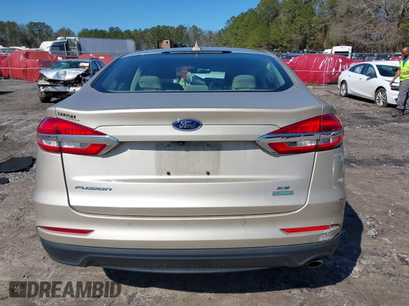 2019 Ford Fusion SE with VIN 3FA6P0HD1KR267041, listed as a IAAI auction lot 41591062 with 29,047 mi miles. Bid and sale history available at carsss.com. Image 16.