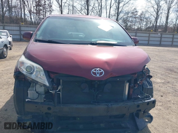 2017 Toyota Sienna LE with VIN 5TDJZ3DC7HS171384, listed as a IAAI auction lot 41715969 with 113,411 mi miles. Bid and sale history available at carsss.com. Image 6.