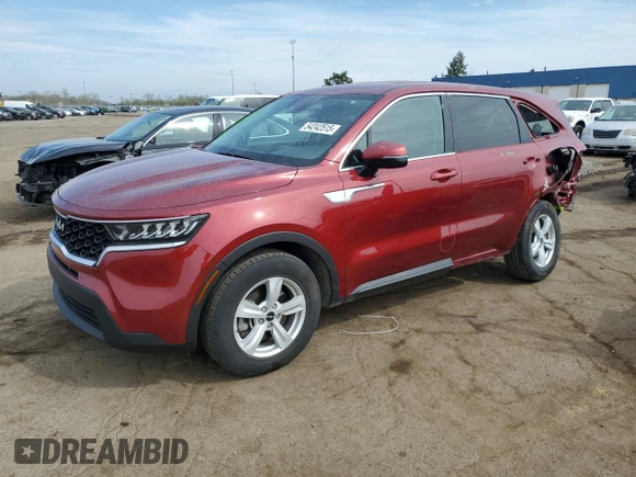 2023 Kia Sorento LX z VIN 5XYRG4LC6PG193615, wystawiony jako Copart lot #54242515 z przebiegiem 26 776 mil mil oraz Szkoda całkowita • Salvage title. Historia ofert i sprzedaży dostępna na DreamBid. Obrazek 1.