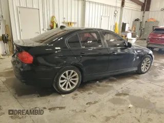 2011 BMW 3 Series 328i xDrive z VIN WBAPK7C59BF087113, wystawiony jako Copart lot #59184715 z przebiegiem Nie podano mil oraz Czysty tytuł • Clean title. Historia ofert i sprzedaży dostępna na DreamBid. Obrazek 3.