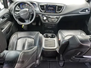 2018 Chrysler Pacifica Limited z VIN 2C4RC1GG9JR261500, wystawiony jako Copart lot #52165515 z przebiegiem 100 258 mil mil oraz Szkody całkowita. Historia ofert i sprzedaży dostępna na DreamBid. Obrazek 8.
