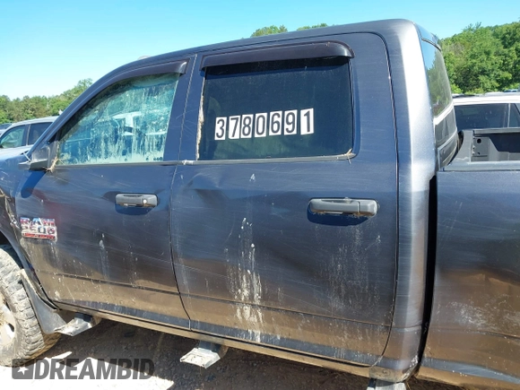 2018 Ram 2500 Tradesman с VIN 3C6UR5CLXJG317119, выставлен на аукционе IAAI как лот 42318723 с пробегом Не указан миль и . История ставок и продаж доступна на DreamBid. Изображение 14.
