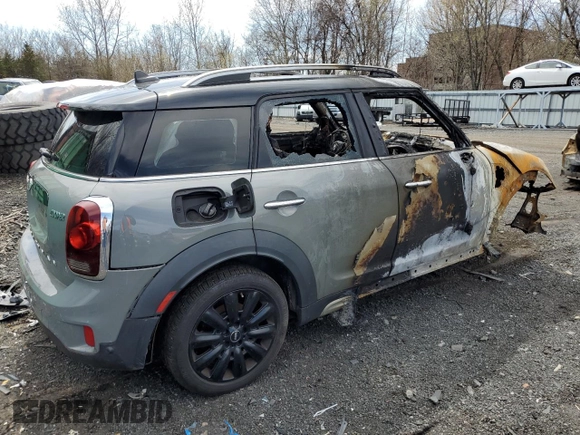 2017 MINI Countryman Cooper z VIN WMZYV5C33H3E01739, wystawiony jako Copart lot #52601615 z przebiegiem Nie podano mil oraz Nie do naprawy • Non repairable. Historia ofert i sprzedaży dostępna na DreamBid. Obrazek 3.