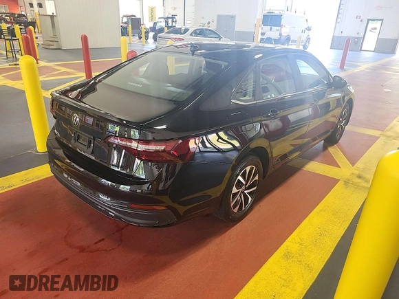 2024 Volkswagen Jetta S z VIN 3VW5M7BU5RM054887, wystawiony jako IAAI lot #42852694 z przebiegiem 25 677 mil mil oraz . Historia ofert i sprzedaży dostępna na DreamBid. Obrazek 4.