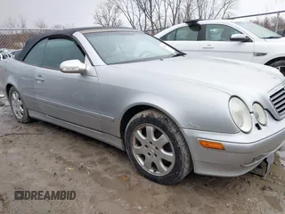 2003 Mercedes-Benz CLK 320 z VIN WDBLK65G33T141954, wystawiony jako IAAI lot #41676472 z przebiegiem 68 041 mil mil oraz . Historia ofert i sprzedaży dostępna na DreamBid. Obrazek 13.