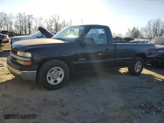 2000 Chevrolet Silverado 1500 with VIN 1GCEC14V0YE395868, listed as a Copart auction lot 46580585 with 208,942 mi miles and Clean Title. Bid and sale history available at carsss.com. Image 1.