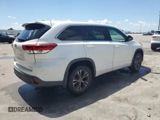 2018 Toyota Highlander LE z VIN 5TDBZRFH4JS890548, wystawiony jako Copart lot #56752715 z przebiegiem 54 152 mil mil oraz Szkoda całkowita • Salvage title. Historia ofert i sprzedaży dostępna na DreamBid. Obrazek 3.