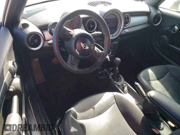 2015 MINI Convertible с VIN WMWZN3C57FT862587, выставлен на аукционе Copart как лот 46977995 с пробегом 79 587 миль миль и Списание • Salvage title. История ставок и продаж доступна на DreamBid. Изображение 8.