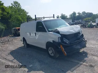 2021 Chevrolet Express Cargo z VIN 1GCWGAF71M1154667, wystawiony jako IAAI lot #41994343 z przebiegiem 94 524 mil mil oraz . Historia ofert i sprzedaży dostępna na DreamBid. Obrazek 1.
