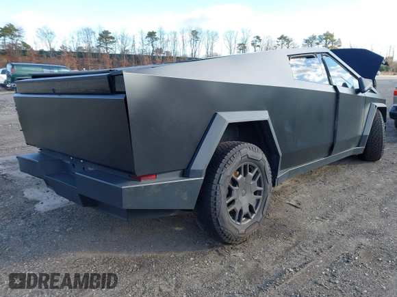2024 Tesla Cybertruck z VIN 7G2CEHED5RA015790, wystawiony jako IAAI lot #41587683 z przebiegiem 5 867 mil mil oraz . Historia ofert i sprzedaży dostępna na DreamBid. Obrazek 4.