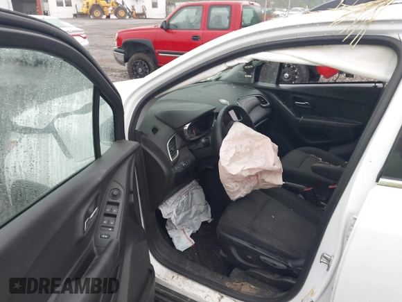 2020 Chevrolet Trax LT with VIN 3GNCJPSB9LL155372, listed as a IAAI auction lot 42357337 with 71,445 mi miles and . Bid and sale history available at DreamBid. Image 5.