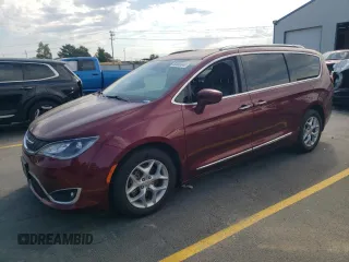2017 Chrysler Pacifica Touring L Plus z VIN 2C4RC1EGXHR677889, wystawiony jako Copart lot #60349645 z przebiegiem 95 316 mil mil oraz Czysty tytuł • Clean title. Historia ofert i sprzedaży dostępna na DreamBid. Obrazek 1.