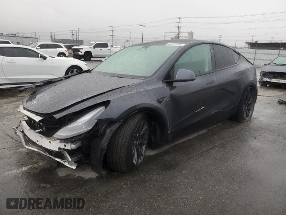 2024 Tesla Model Y with VIN 7SAYGDED1RF098054, listed as a Copart auction lot 44072195 with 16,085 mi miles and Salvage Title. Bid and sale history available at DreamBid. Image 1.