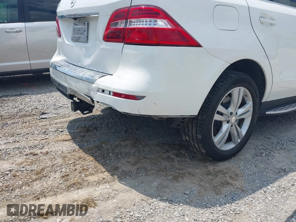 2015 Mercedes-Benz M 350 with VIN 4JGDA5JB0FA452749, listed as a IAAI auction lot 42412440 with 88,304 mi miles and . Bid and sale history available at DreamBid. Image 17.